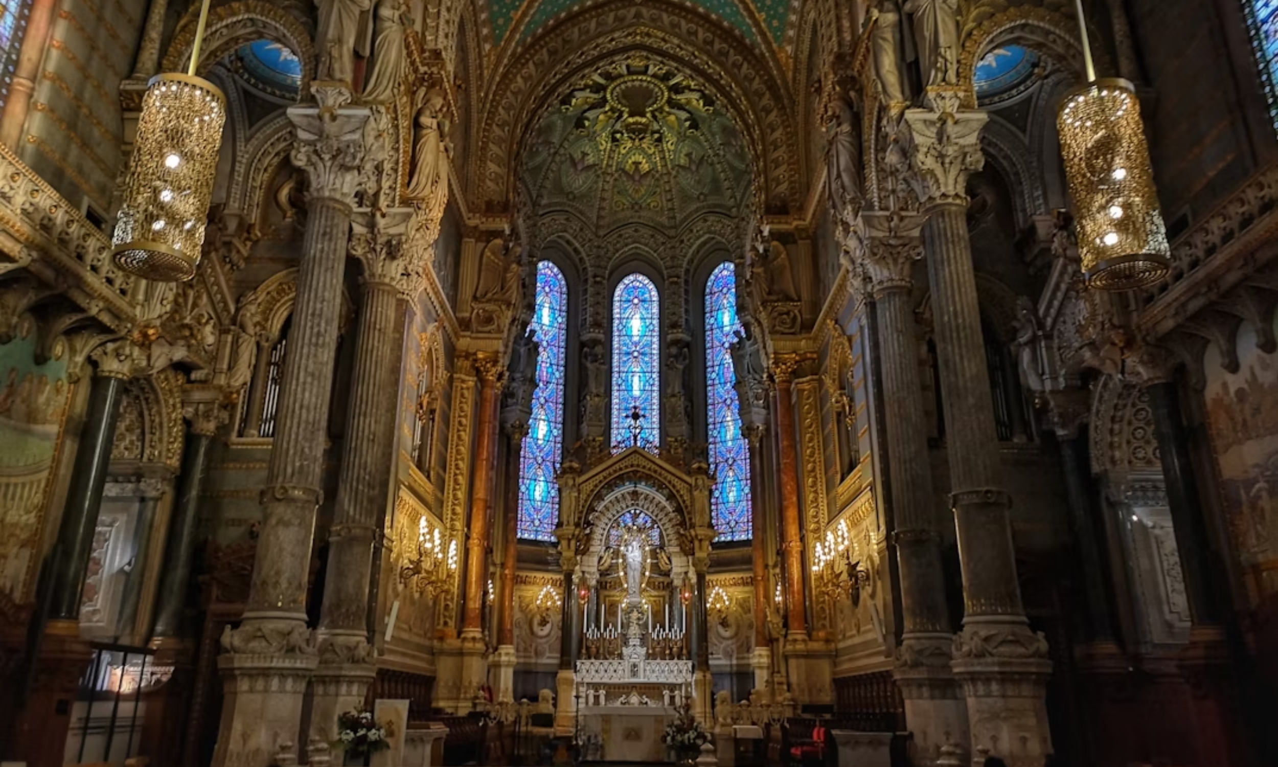 Lyon Family Travel Guide - Slider 3
